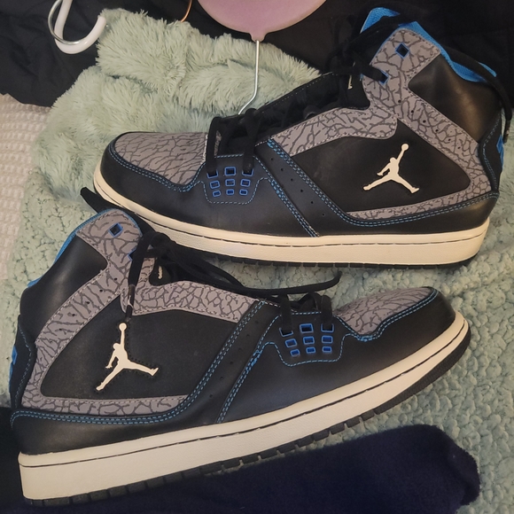 Jordan Men's Black and Blue Sneakers - Picture 6 of 10